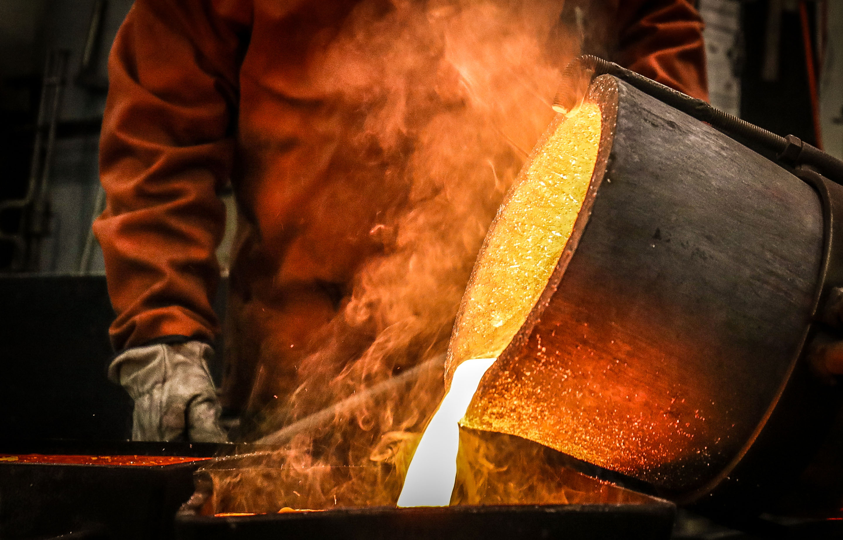 hon-foundry-worker-pouring-molten-metal-ladle-1270072668.jpg