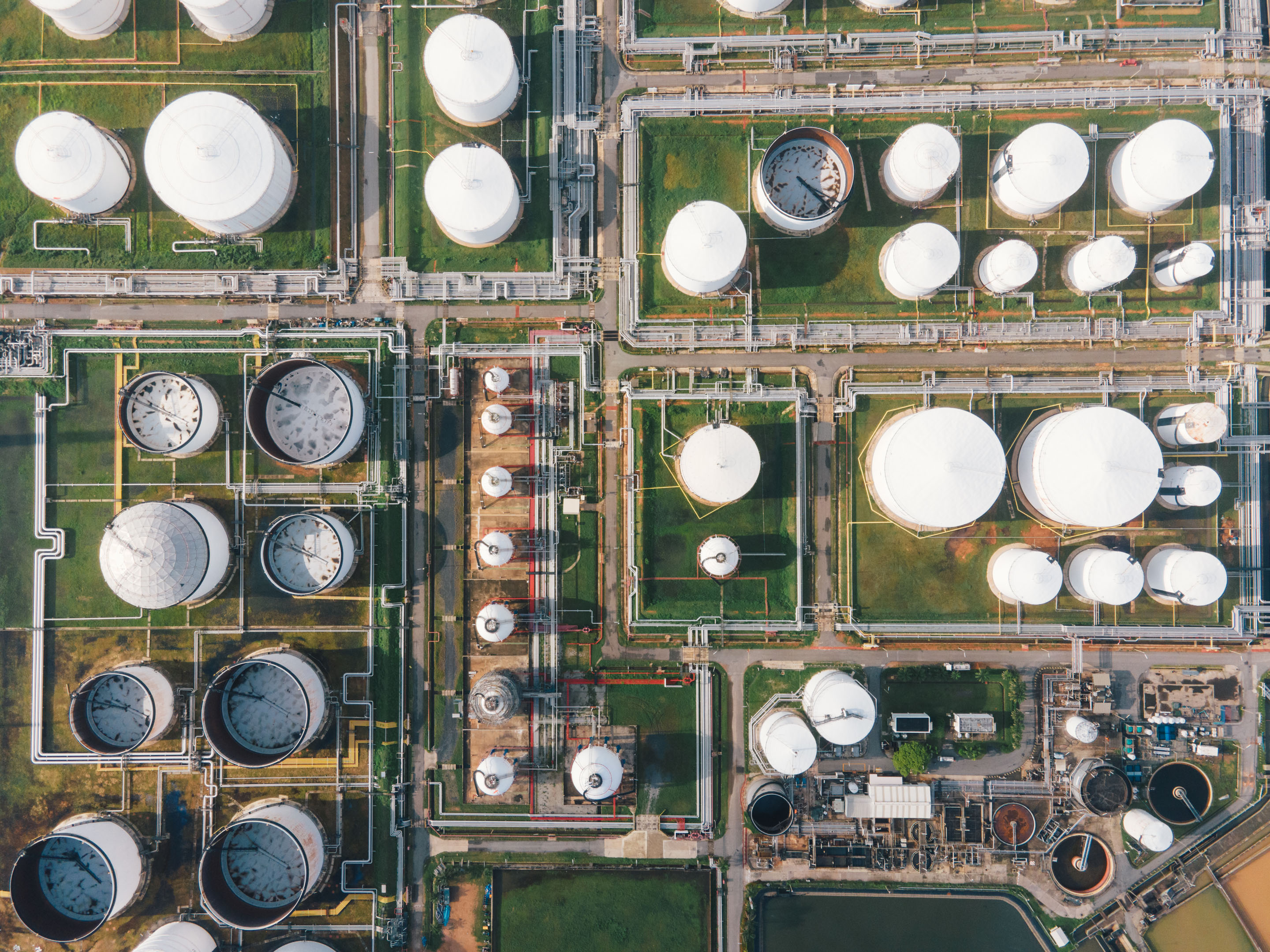 hon-aerial-oil-refinery-tank-farm-storage-tanks-1272850157.jpg